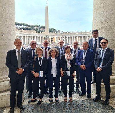 DELEGAZIONE FVG DAL PAPA IN PIAZZA .jpg